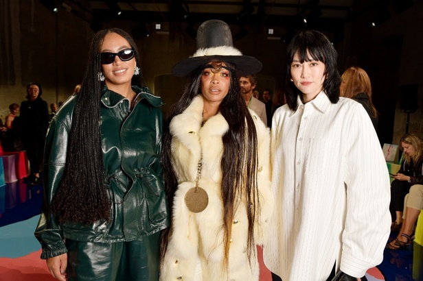 مجموعة Bottega Veneta لربيع وصيف 2023: تصاميم تجمع بين الأناقة والعملية