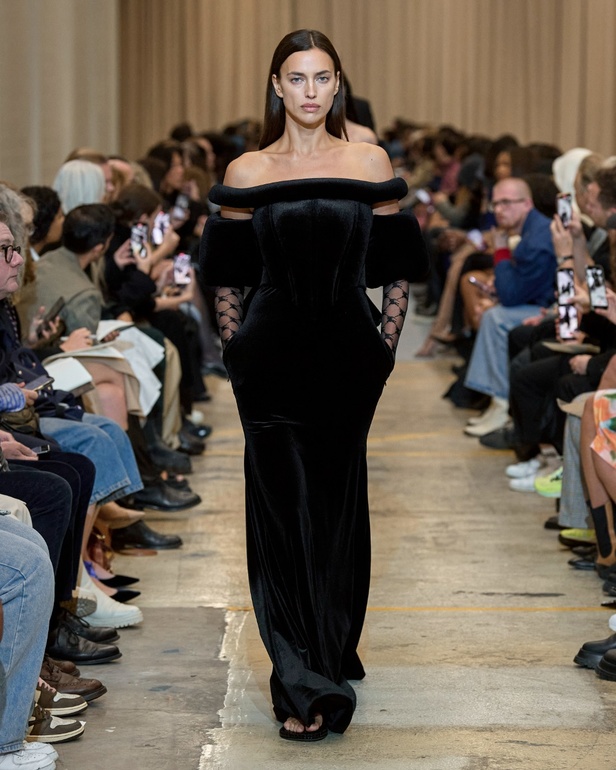 مجموعة Burberry لربيع 2023 أناقة صيفية بلمسة بريطانية 