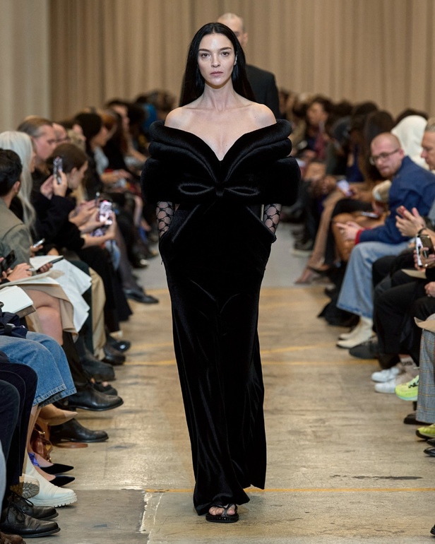 مجموعة Burberry لربيع 2023 أناقة صيفية بلمسة بريطانية 