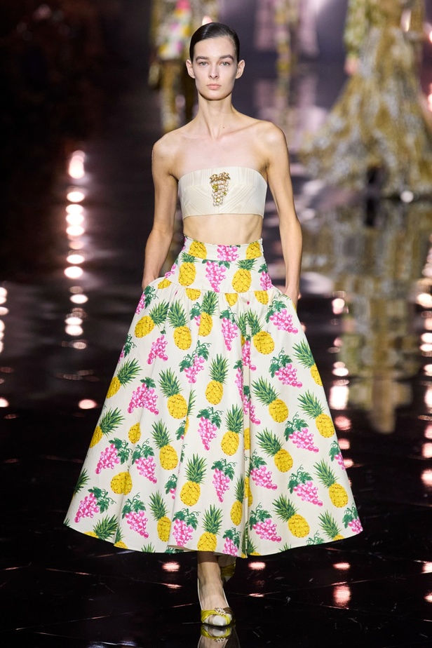 مجموعة Roberto Cavalli لربيع 2023 سحر الطبعات والتصاميم الأنثوية