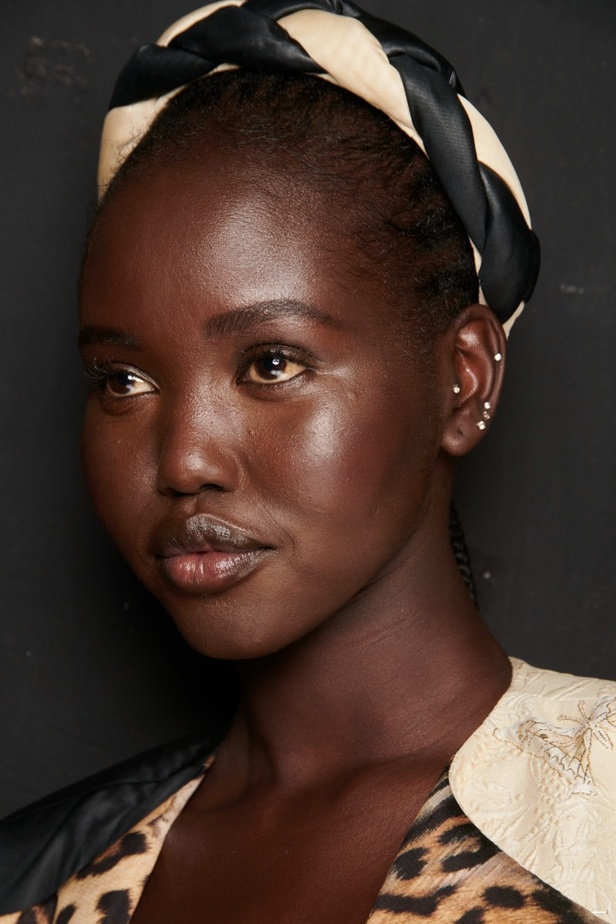 مجموعة Roberto Cavalli لربيع 2023 سحر الطبعات والتصاميم الأنثوية