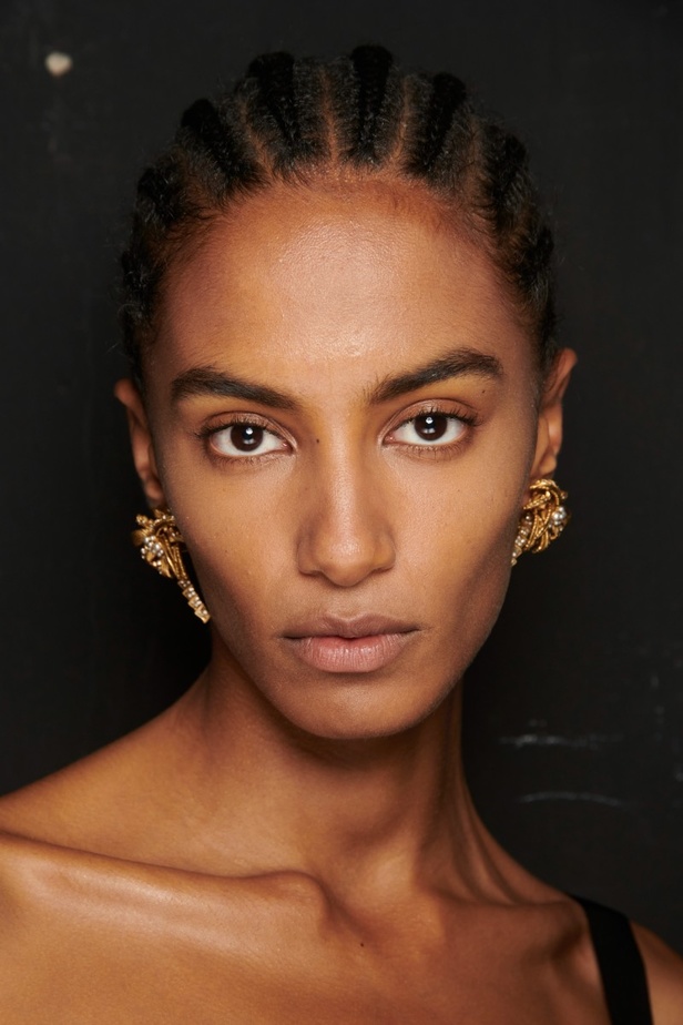 مجموعة Roberto Cavalli لربيع 2023 سحر الطبعات والتصاميم الأنثوية