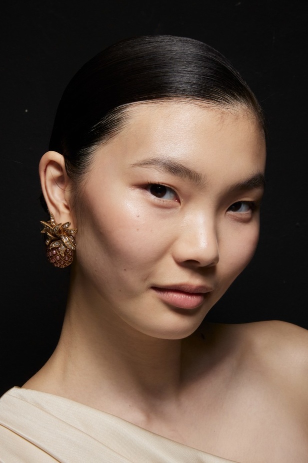 مجموعة Roberto Cavalli لربيع 2023 سحر الطبعات والتصاميم الأنثوية