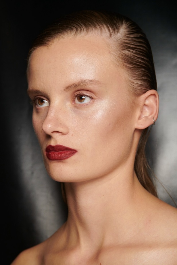 مجموعة Roberto Cavalli لربيع 2023 سحر الطبعات والتصاميم الأنثوية