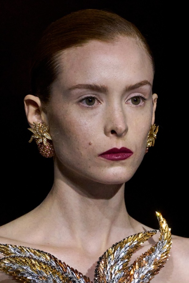 مجموعة Roberto Cavalli لربيع 2023 سحر الطبعات والتصاميم الأنثوية