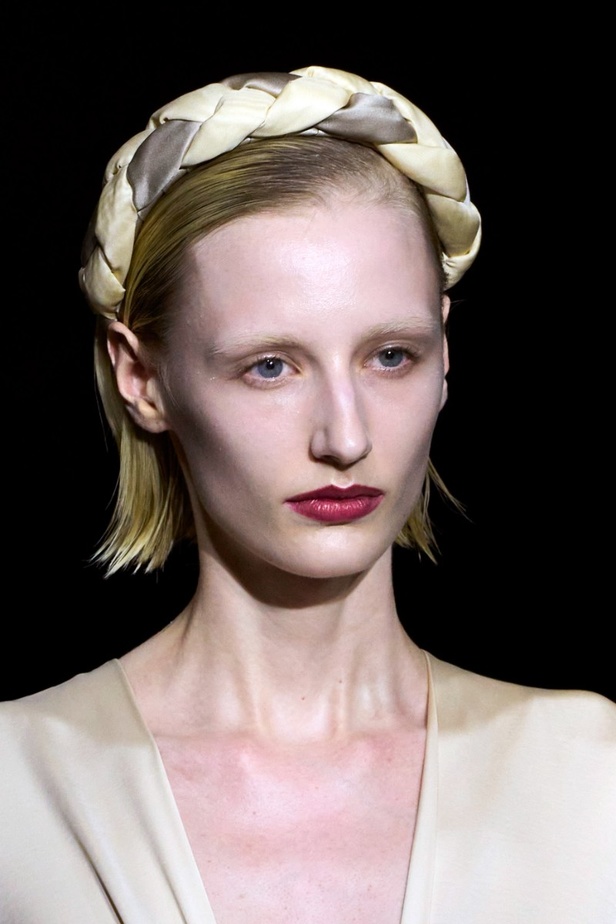 مجموعة Roberto Cavalli لربيع 2023 سحر الطبعات والتصاميم الأنثوية