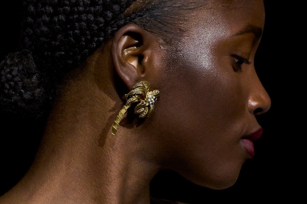 مجموعة Roberto Cavalli لربيع 2023 سحر الطبعات والتصاميم الأنثوية