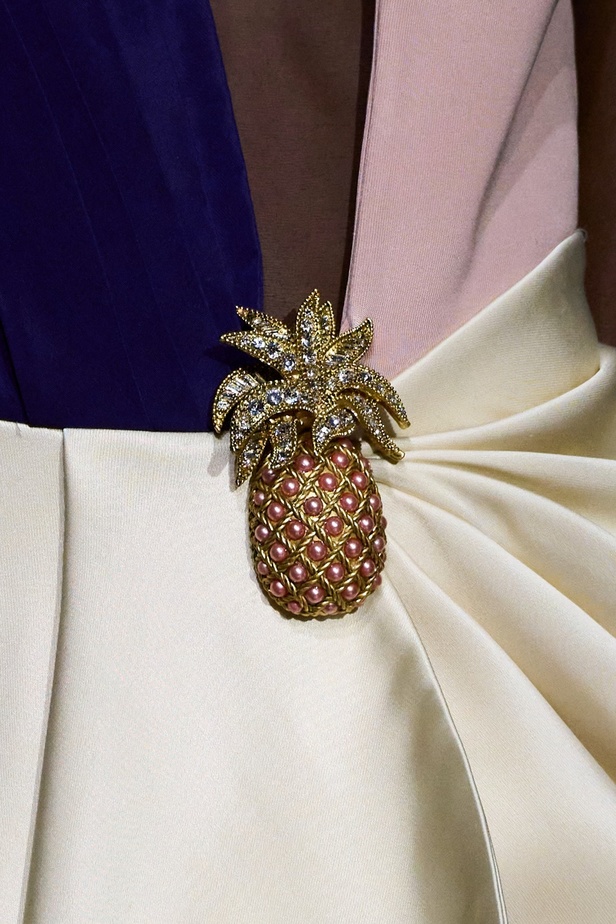 مجموعة Roberto Cavalli لربيع 2023 سحر الطبعات والتصاميم الأنثوية