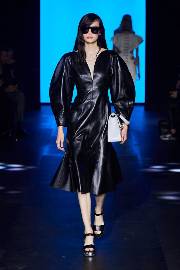 فكرة الاندماج تلهم Gabriela Hearst لمجموعة Chloe ربيع وصيف 2023