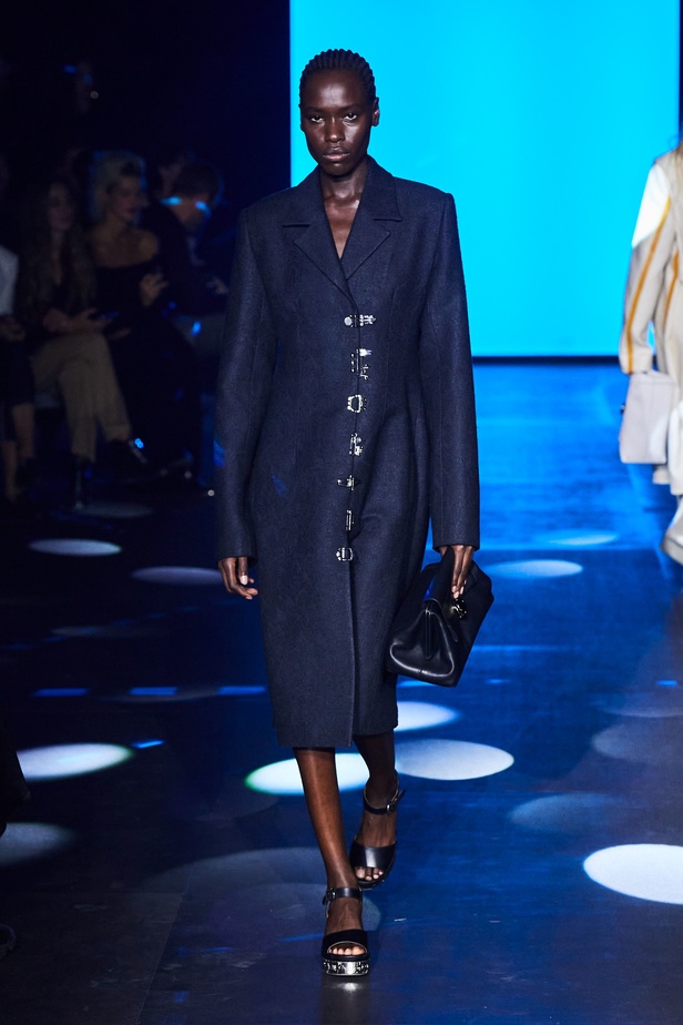 فكرة الاندماج تلهم Gabriela Hearst لمجموعة Chloe ربيع وصيف 2023