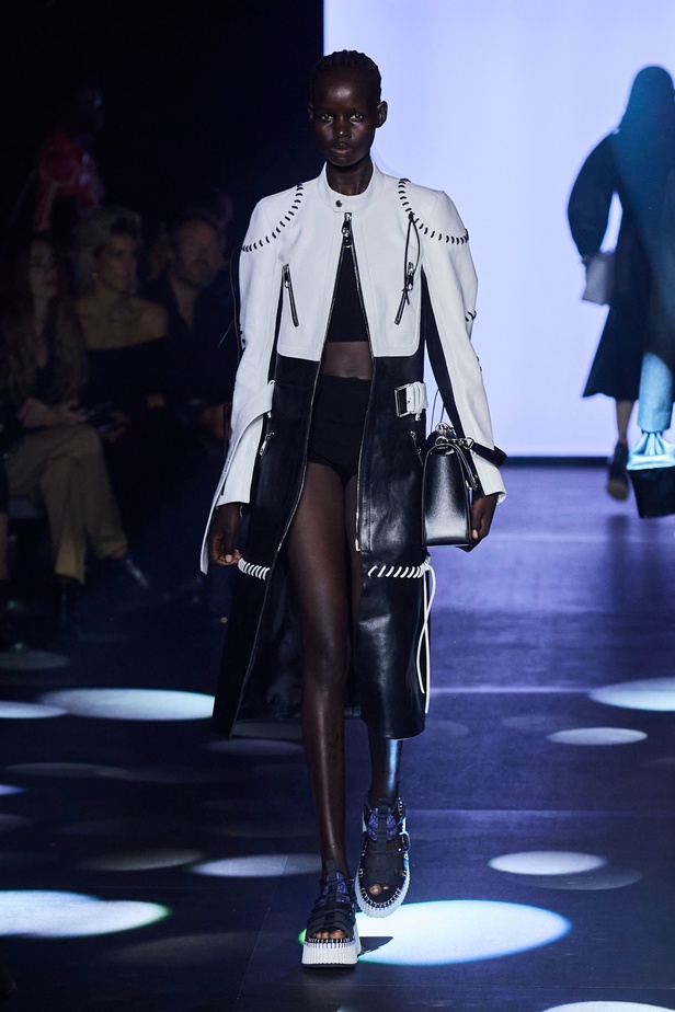 فكرة الاندماج تلهم Gabriela Hearst لمجموعة Chloe ربيع وصيف 2023