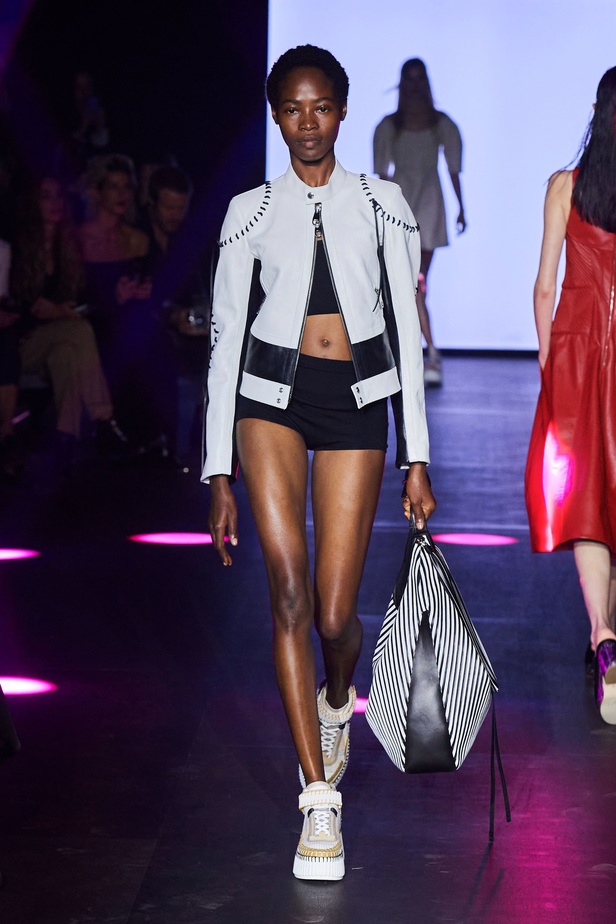 فكرة الاندماج تلهم Gabriela Hearst لمجموعة Chloe ربيع وصيف 2023