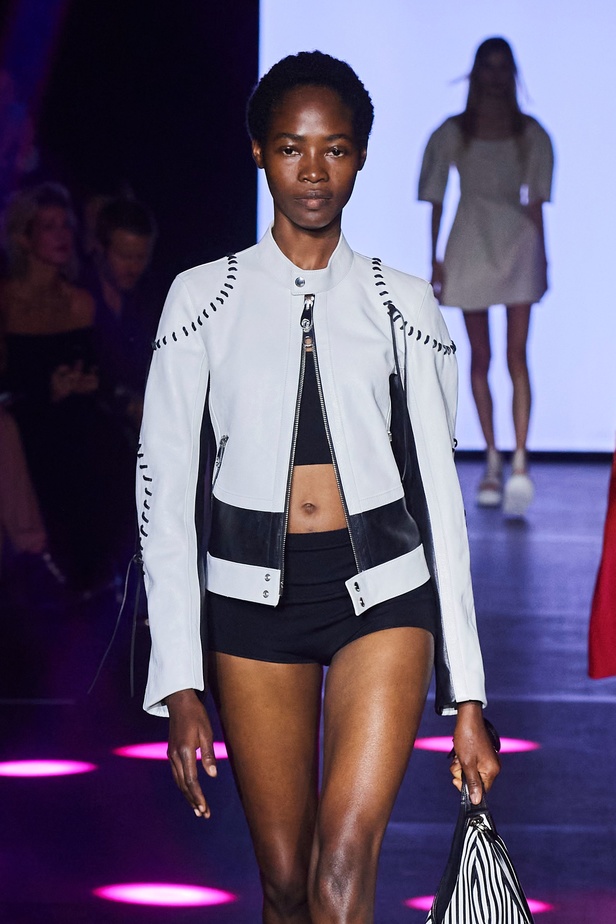 فكرة الاندماج تلهم Gabriela Hearst لمجموعة Chloe ربيع وصيف 2023