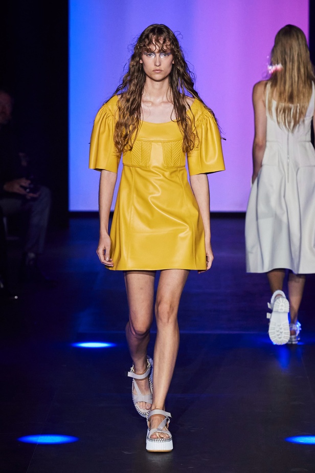 فكرة الاندماج تلهم Gabriela Hearst لمجموعة Chloe ربيع وصيف 2023