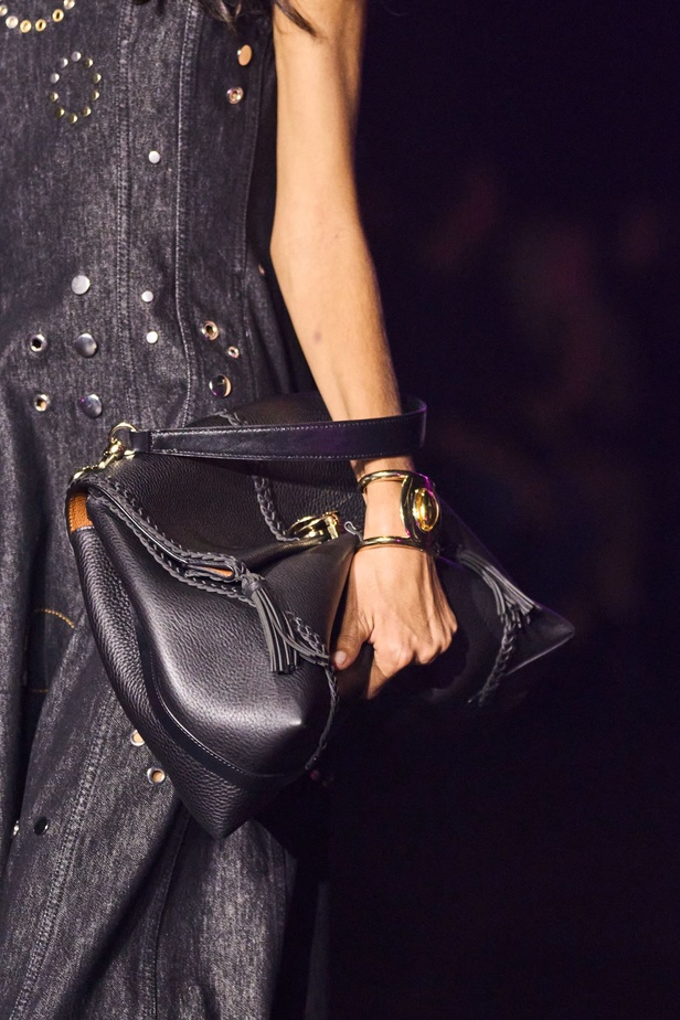 فكرة الاندماج تلهم Gabriela Hearst لمجموعة Chloe ربيع وصيف 2023