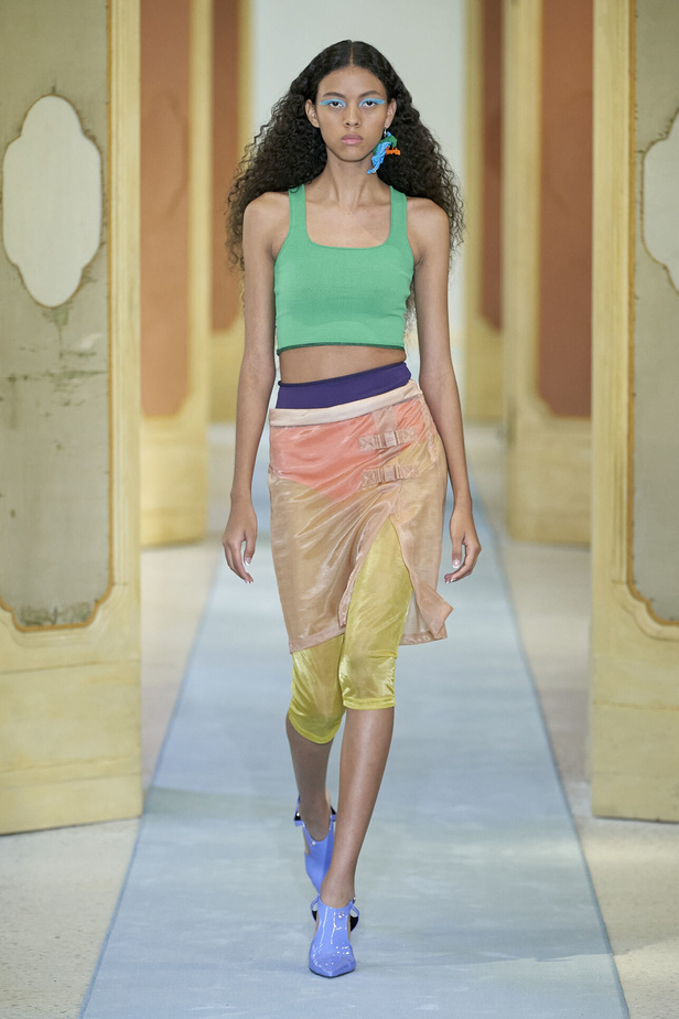 عرض أزياء DSquared2 لربيع وصيف 2023.. يحاكي المرأة العصرية