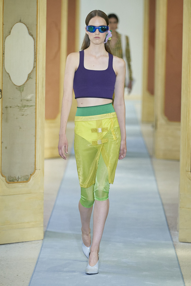 عرض أزياء DSquared2 لربيع وصيف 2023.. يحاكي المرأة العصرية