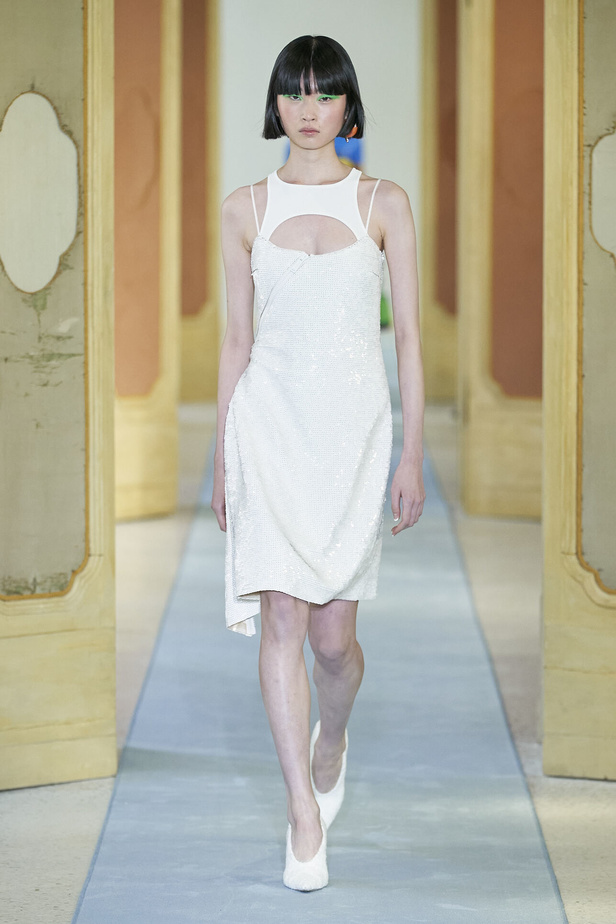 عرض أزياء DSquared2 لربيع وصيف 2023.. يحاكي المرأة العصرية