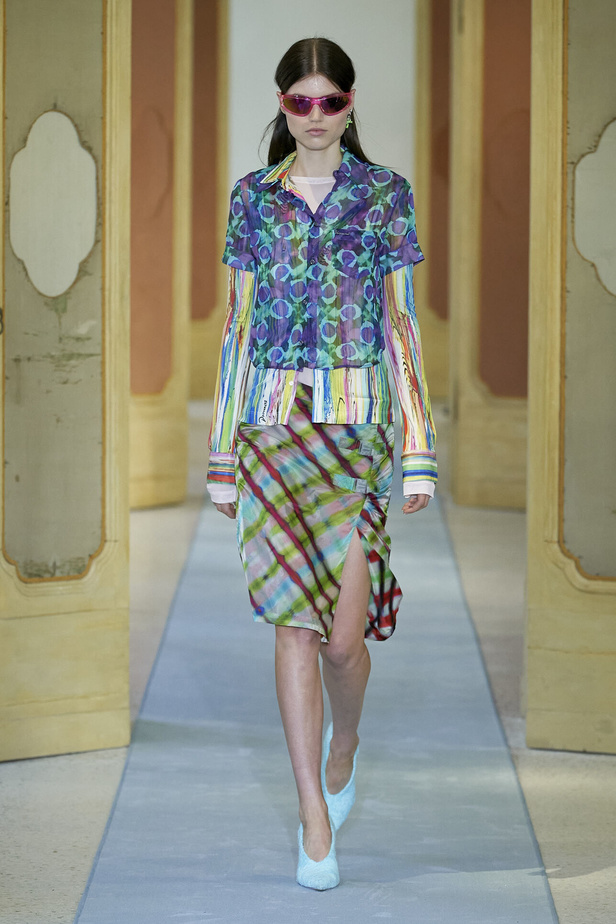 عرض أزياء DSquared2 لربيع وصيف 2023.. يحاكي المرأة العصرية