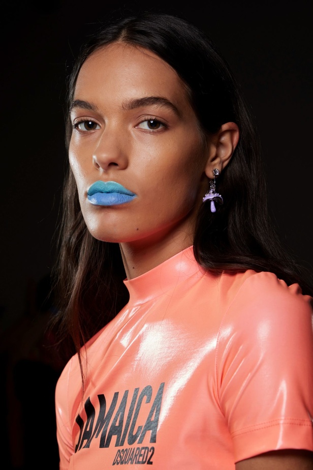 مجموعة DSquared2 لربيع وصيف 2023.. عودة الى صيحة التصاميم الشفافة