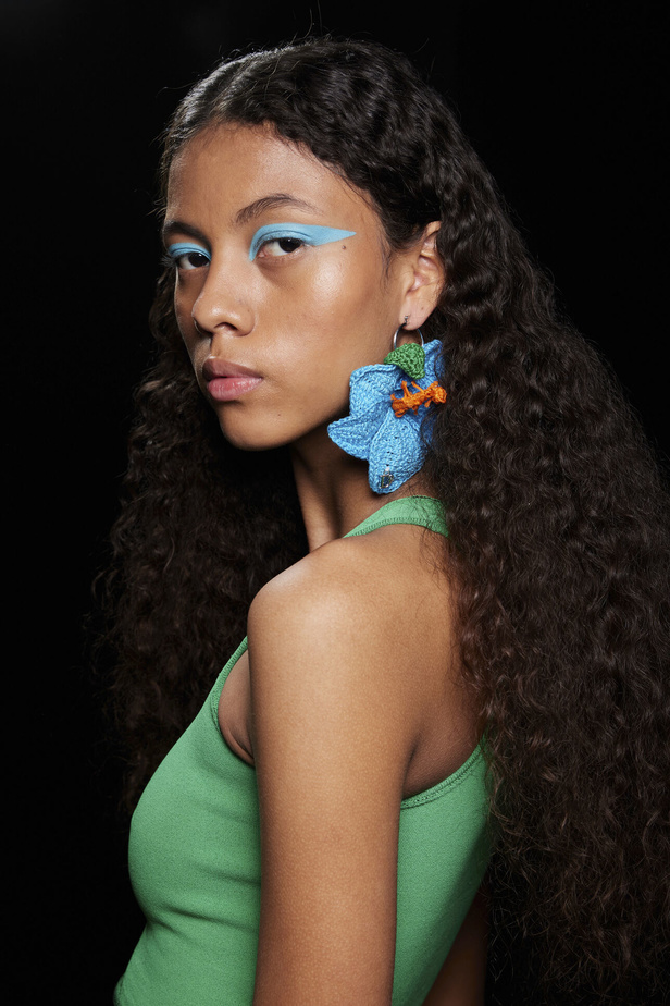 مجموعة DSquared2 لربيع وصيف 2023.. عودة الى صيحة التصاميم الشفافة