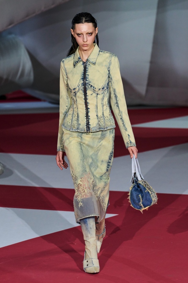 عرض Diesel لربيع 2023 يدخل موسوعة غينيس... والدنيم هو النجم