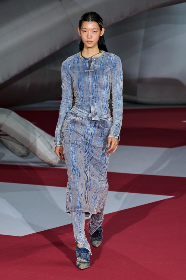 عرض Diesel لربيع 2023 يدخل موسوعة غينيس... والدنيم هو النجم