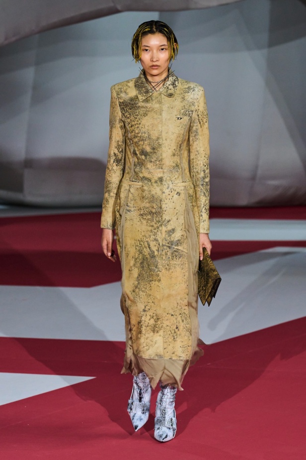 عرض Diesel لربيع 2023 يدخل موسوعة غينيس... والدنيم هو النجم