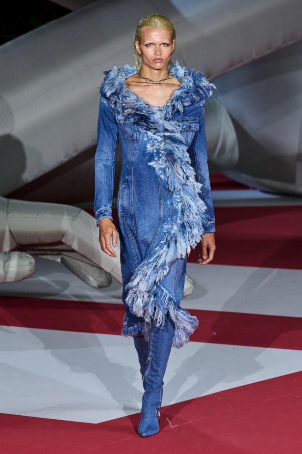 عرض Diesel لربيع 2023 يدخل موسوعة غينيس... والدنيم هو النجم