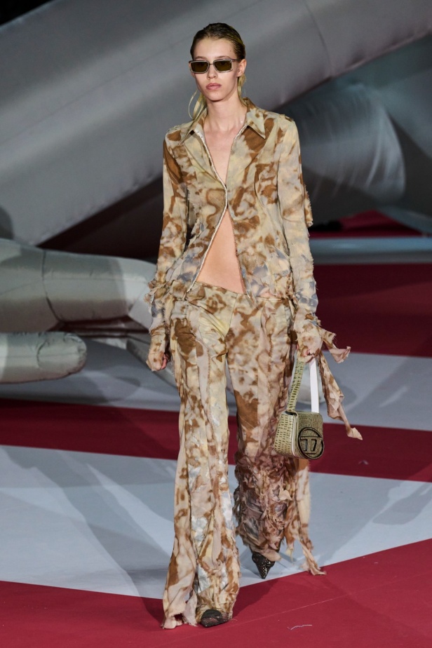 عرض Diesel لربيع 2023 يدخل موسوعة غينيس... والدنيم هو النجم