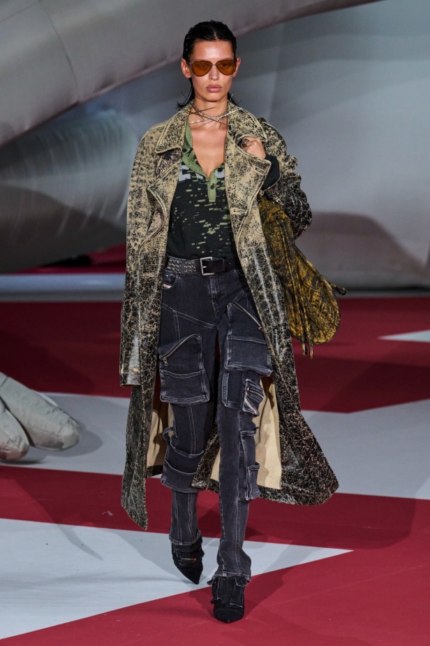 عرض Diesel لربيع 2023 يدخل موسوعة غينيس... والدنيم هو النجم