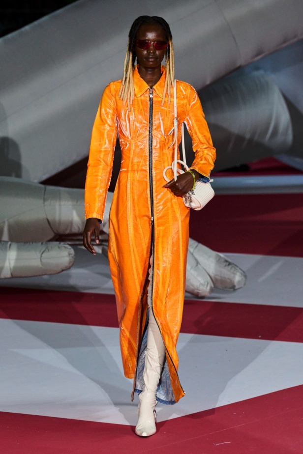 عرض Diesel لربيع 2023 يدخل موسوعة غينيس... والدنيم هو النجم