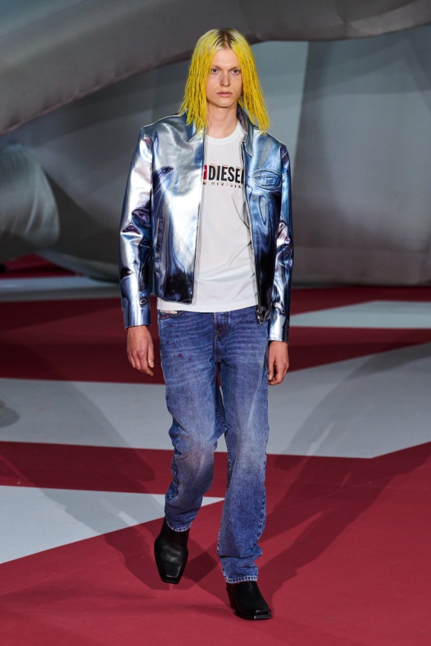 عرض Diesel لربيع 2023 يدخل موسوعة غينيس... والدنيم هو النجم