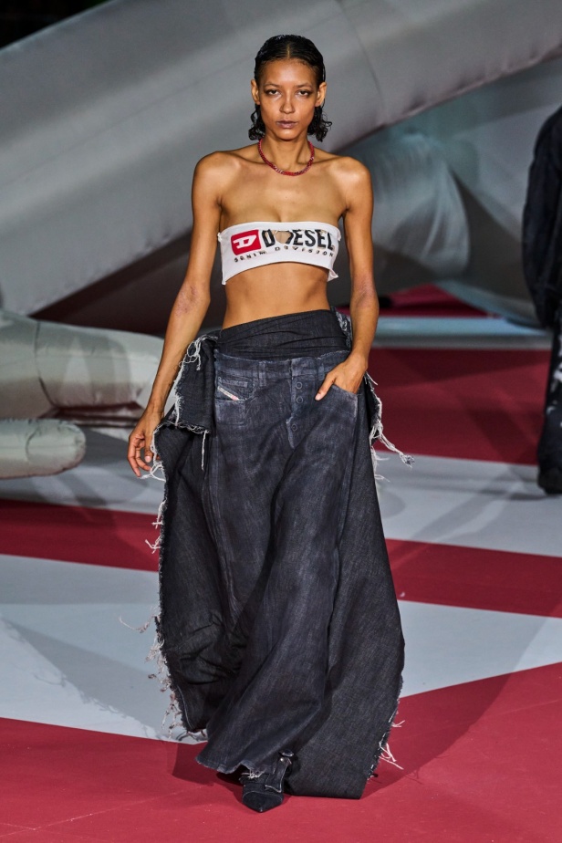 عرض Diesel لربيع 2023 يدخل موسوعة غينيس... والدنيم هو النجم