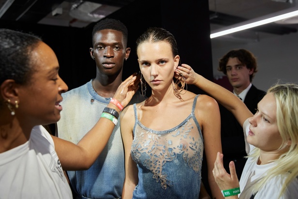 عرض Diesel لربيع 2023 يدخل موسوعة غينيس... والدنيم هو النجم