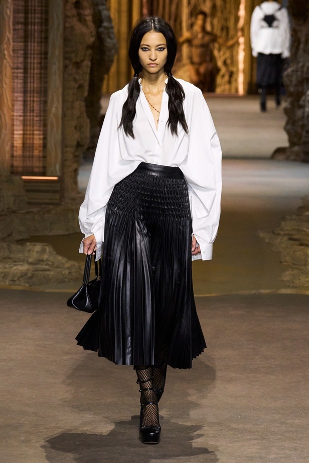 مجموعة Dior لربيع 2023: حوار بين الموضة والقوة