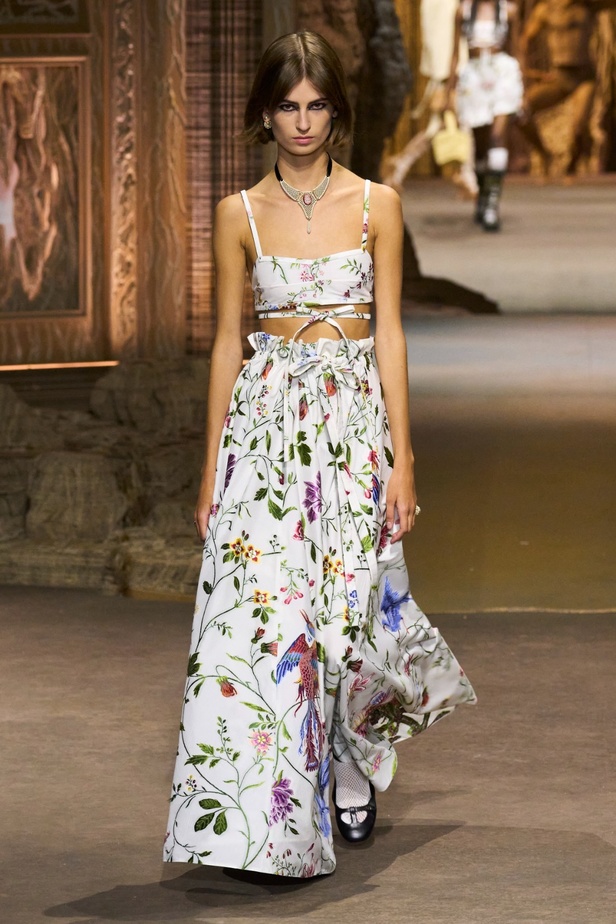 مجموعة Dior لربيع 2023: حوار بين الموضة والقوة
