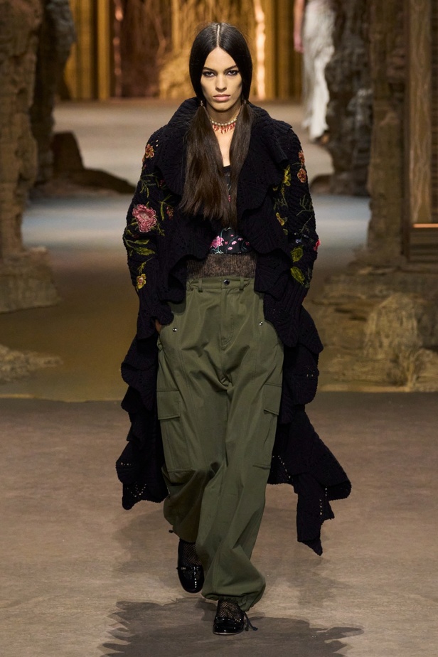مجموعة Dior لربيع 2023: حوار بين الموضة والقوة