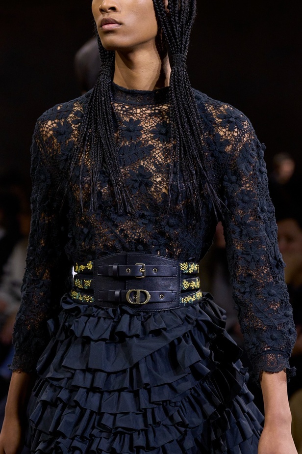 مجموعة Dior لربيع 2023: حوار بين الموضة والقوة