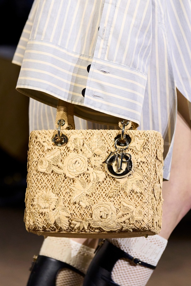 مجموعة Dior لربيع 2023: حوار بين الموضة والقوة