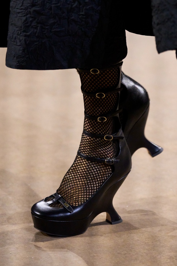 مجموعة Dior لربيع 2023: حوار بين الموضة والقوة