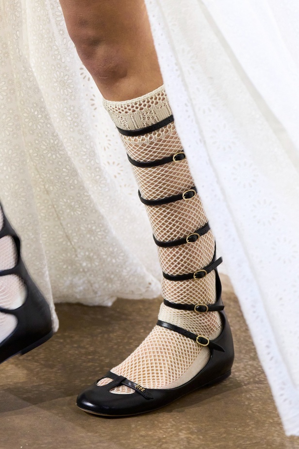 مجموعة Dior لربيع 2023: حوار بين الموضة والقوة