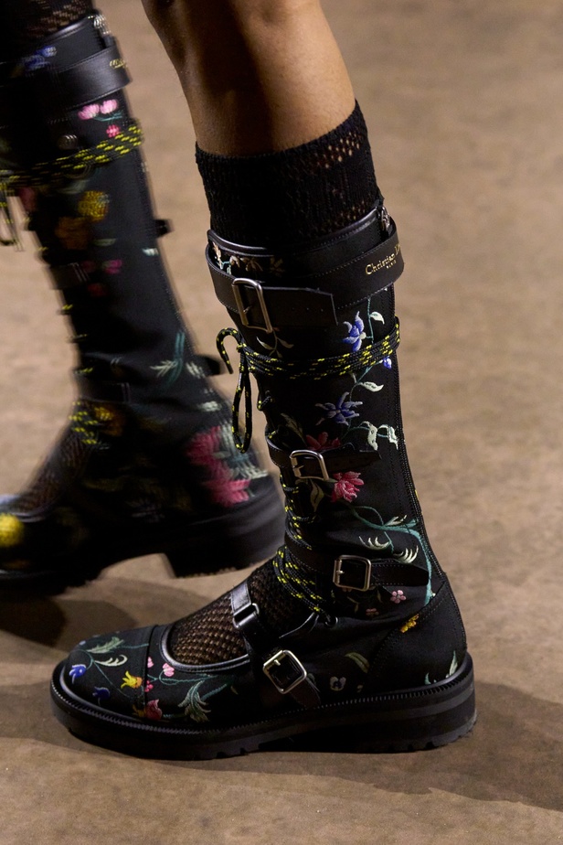 مجموعة Dior لربيع 2023: حوار بين الموضة والقوة