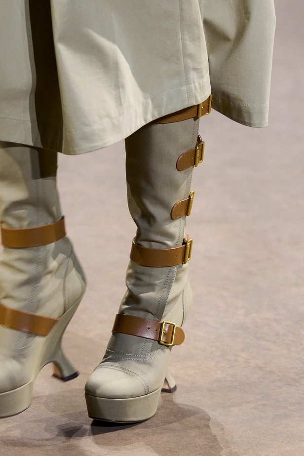 مجموعة Dior لربيع 2023: حوار بين الموضة والقوة