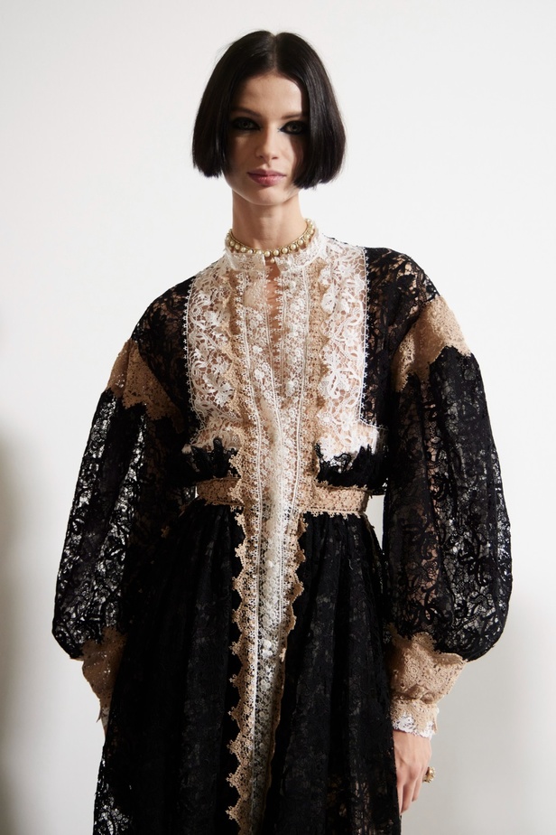 مجموعة Dior لربيع 2023: حوار بين الموضة والقوة