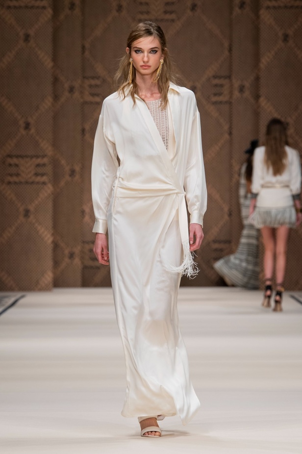 مجموعة Elisabetta Franchi لربيع 2023 تأخذنا برحلة حتى لو في الخيال 