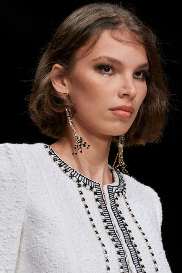 مجموعة Elisabetta Franchi لربيع 2023 تأخذنا برحلة حتى لو في الخيال 