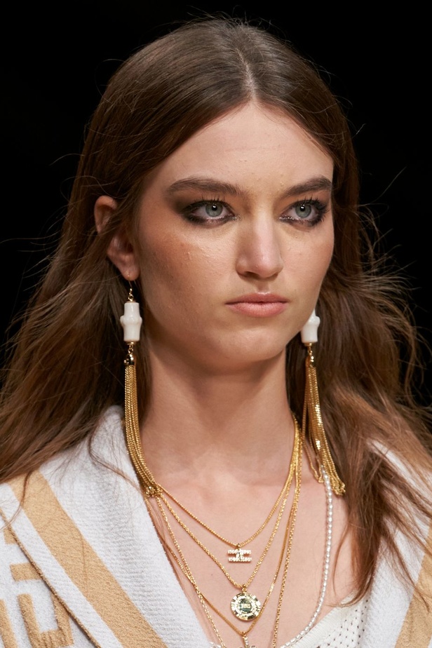 مجموعة Elisabetta Franchi لربيع 2023 تأخذنا برحلة حتى لو في الخيال 