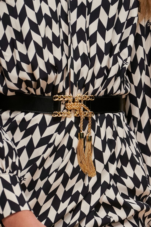 مجموعة Elisabetta Franchi لربيع 2023 تأخذنا برحلة حتى لو في الخيال 