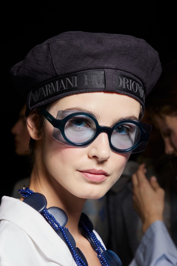 عرض أزياء أمبوريو أرماني لربيع وصيف 2023.. صيحات كلاسيكية وقطع كاجوال